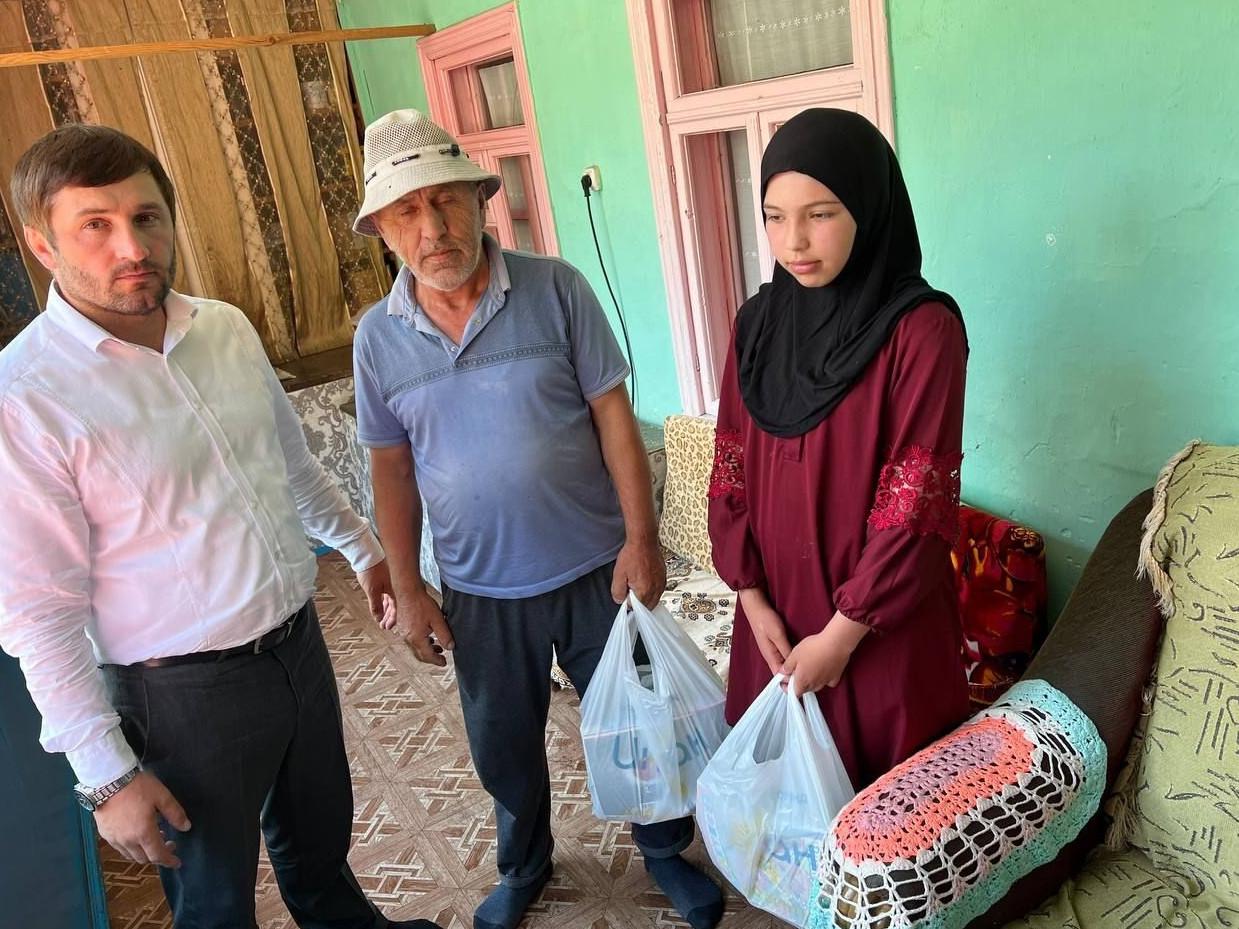 Проведение акции "Собери детей в школу".